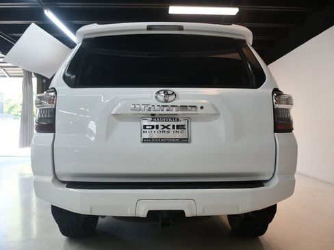 Used 2018 Toyota 4Runner SR5 Premium image 13