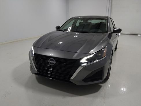 Used 2024 Nissan Altima 2.5 SV FWD image 15