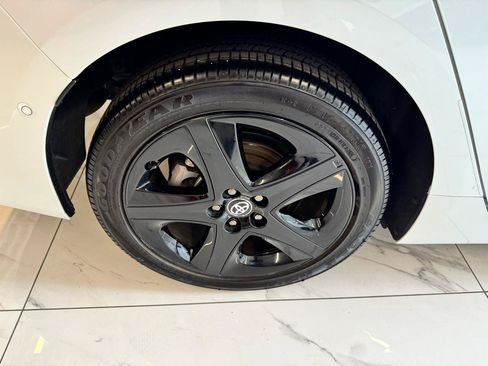 Used 2021 Toyota Prius FWD image 31
