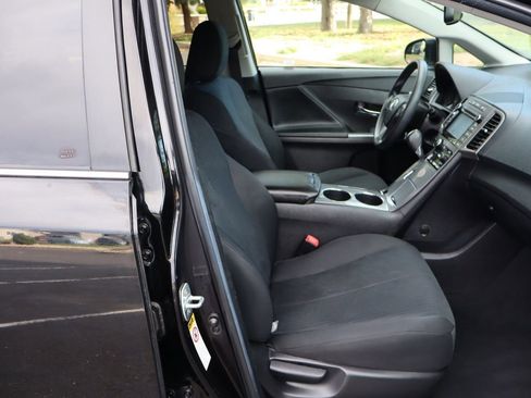 Used 2015 Toyota Venza LE image 22