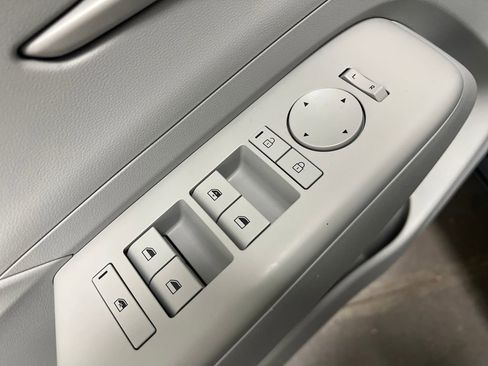 Used 2025 Hyundai Kona SEL image 13