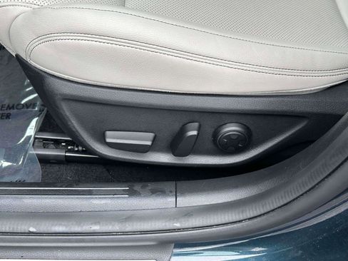 Used 2024 Genesis G70 2.5T image 19