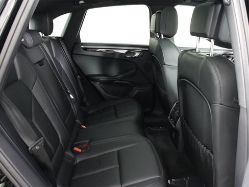Certified 2025 Porsche Macan image 32