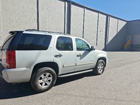 Used 2012 GMC Yukon SLT w/ SLT-2 Equipment Package image 3