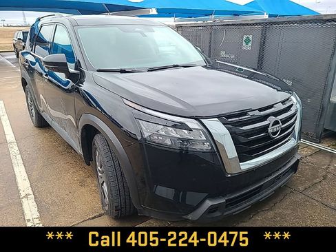 Used 2025 Nissan Pathfinder SV image 15