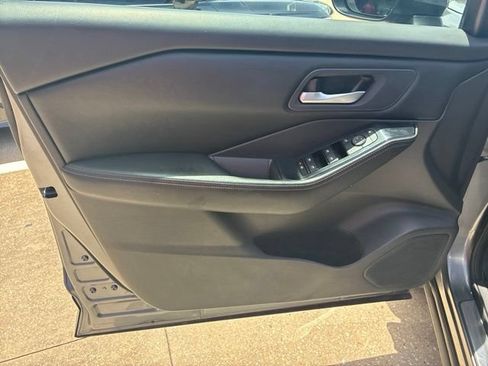 Used 2024 Nissan Rogue SV FWD image 19