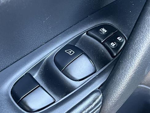 Used 2020 Nissan Rogue SV w/ Premium Package FWD image 14