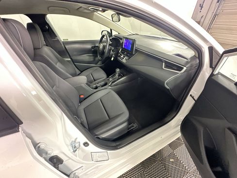 Used 2025 Toyota Corolla LE image 30