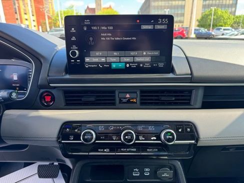 Used 2025 Honda Pilot Elite image 16