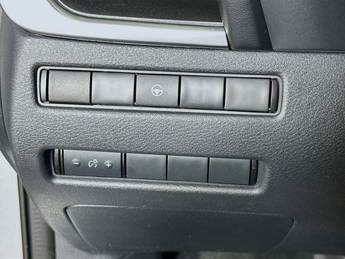 Used 2021 Nissan Rogue SV FWD image 17