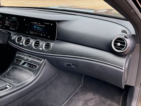Used 2022 Mercedes-Benz E 350 Sedan image 22