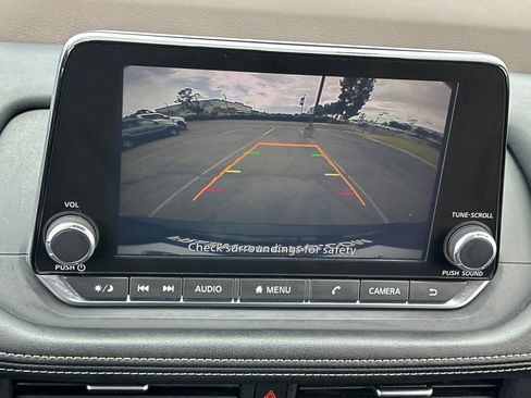 Used 2023 Nissan Rogue S AWD/4WD image 19