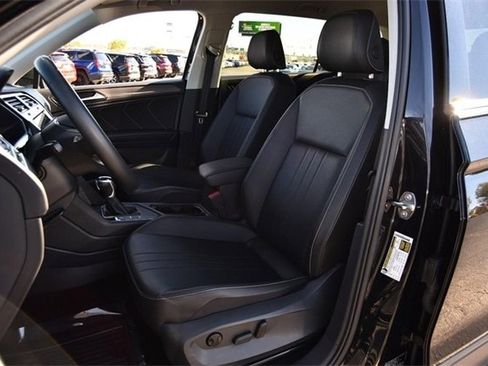 Certified 2023 Volkswagen Tiguan SE image 18