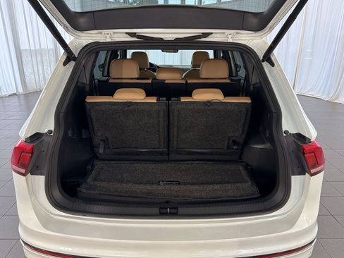 Used 2024 Volkswagen Tiguan SE R-Line FWD image 24