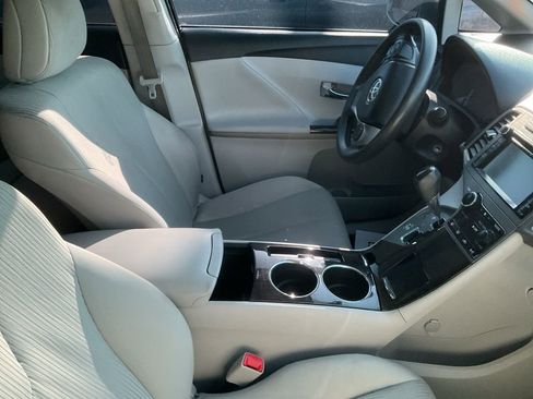 Used 2013 Toyota Venza LE w/ LE Convenience Pkg image 3