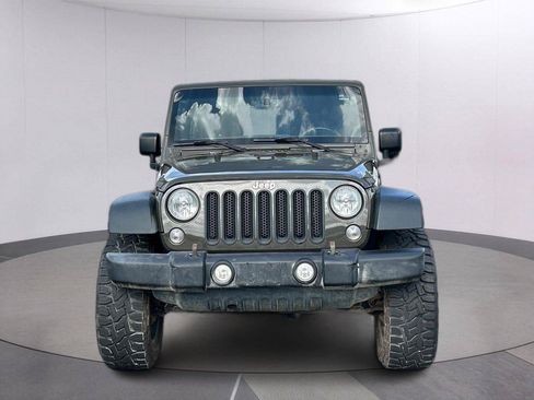 Used 2016 Jeep Wrangler Unlimited Rubicon w/ Connectivity Group AWD/4WD image 9