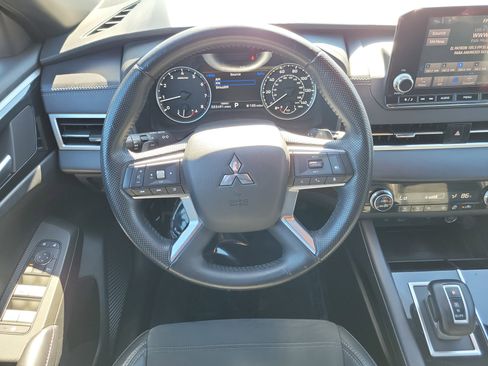 Used 2022 Mitsubishi Outlander SE image 23