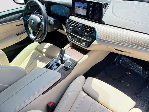 Used 2023 BMW 540i w/ Premium Package RWD image 14