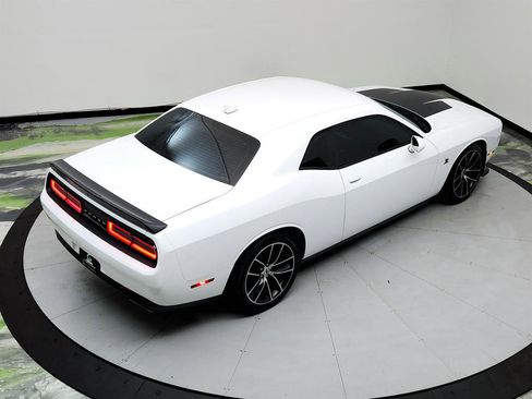 Used 2018 Dodge Challenger R/T Scat Pack RWD image 30
