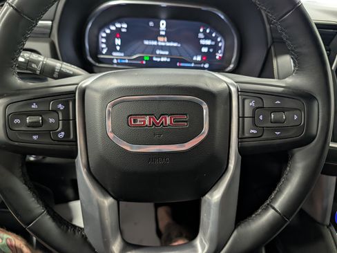 Used 2024 GMC Yukon SLT w/ SLT Luxury Package AWD/4WD image 13