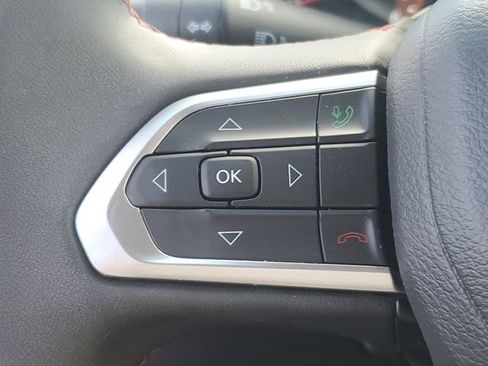 Used 2025 Jeep Compass Trailhawk AWD/4WD image 13