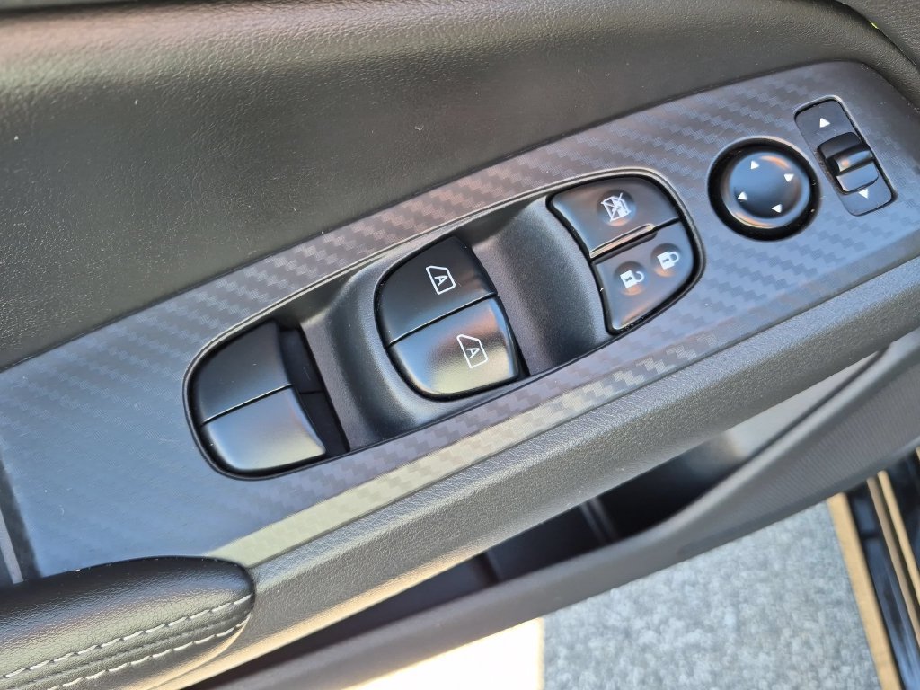 Used 2025 Nissan Altima 2.5 SV FWD image 13