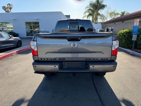 Used 2018 Nissan Titan SV w/ SV Convenience Package image 14