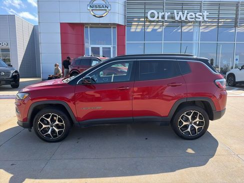 Used 2025 Jeep Compass Limited AWD/4WD image 2
