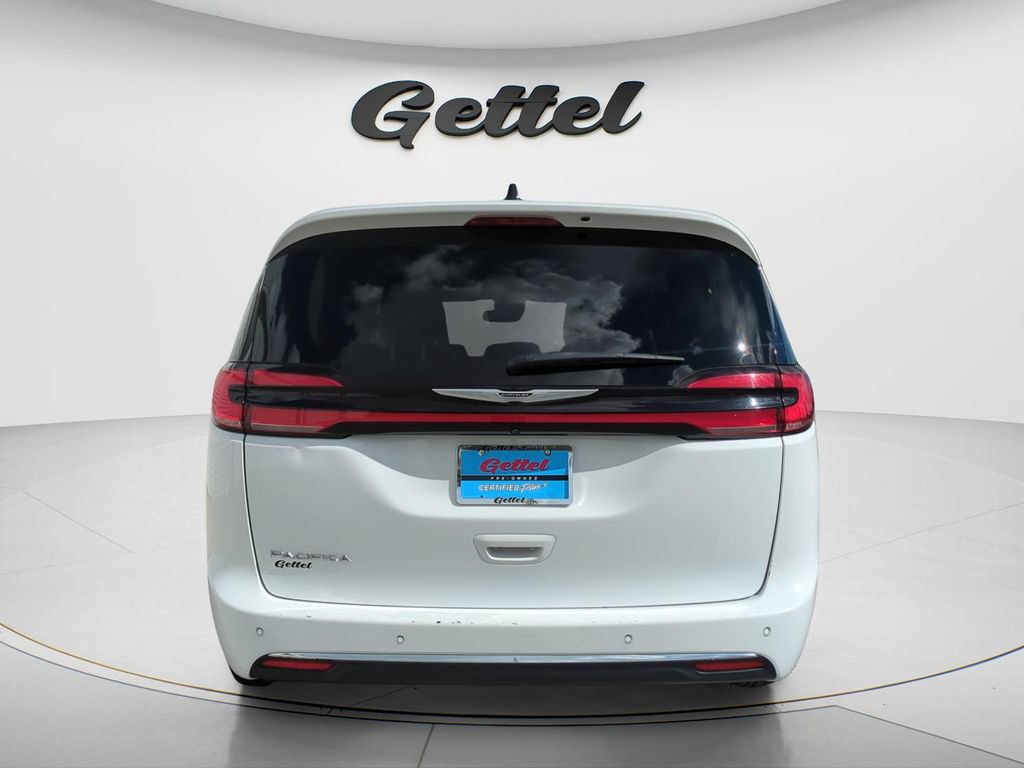 Used 2024 Chrysler Pacifica Touring-L FWD image 6