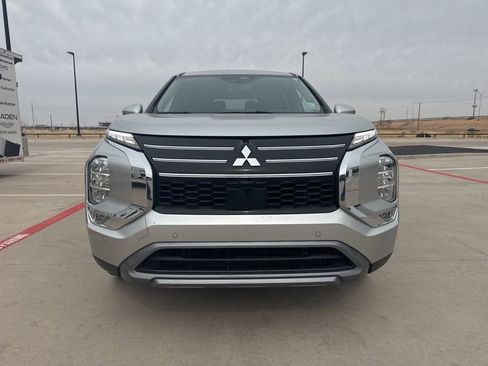 Used 2025 Mitsubishi Outlander SE image 7