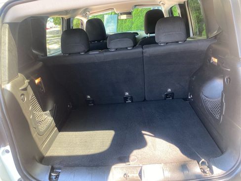Used 2016 Jeep Renegade Latitude w/ Cold Weather Group FWD image 19