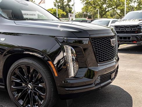 Used 2026 Cadillac Escalade Platinum Sport w/ LPO, ONYX Package AWD/4WD image 3