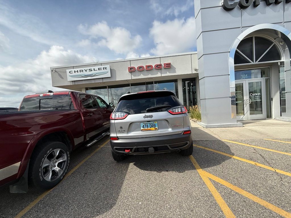 Used 2021 Jeep Cherokee Trailhawk AWD/4WD image 5