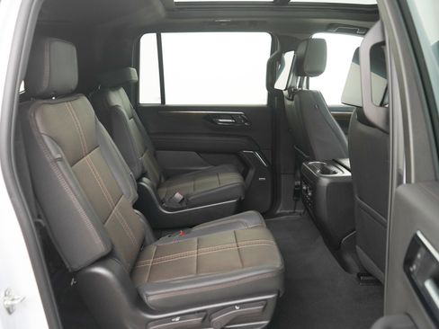 Used 2026 Chevrolet Suburban High Country AWD/4WD image 12