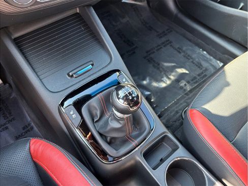 Used 2017 Kia Forte SX image 33