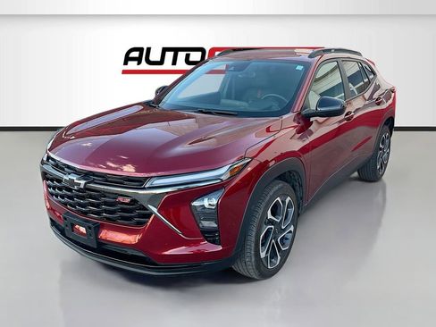 Used 2025 Chevrolet Trax RS w/ Driver Confidence Package FWD image 3