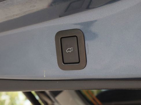 Used 2019 Toyota Highlander XLE FWD image 27