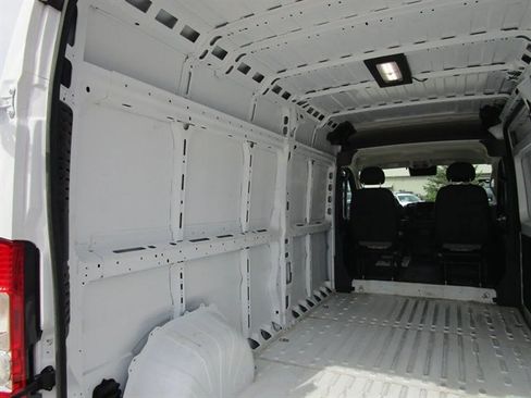 Used 2026 RAM ProMaster 2500 w/ Convenience Group FWD image 13