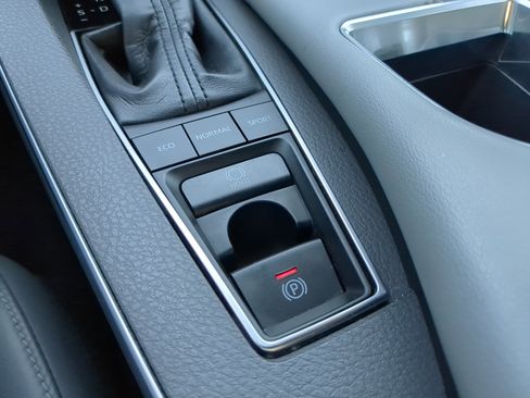 Used 2019 Toyota Avalon Limited image 28