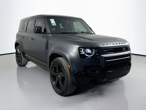 Used 2025 Land Rover Defender 110 V8 image 3