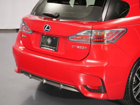 Used 2016 Lexus CT 200h w/ Navigation Package FWD image 10