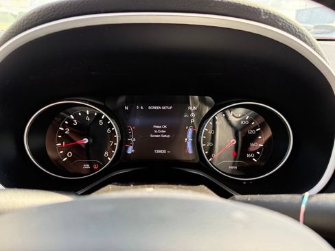 Used 2021 Jeep Compass Latitude FWD image 9