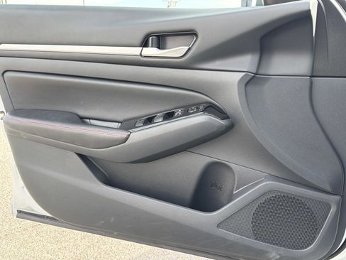 Used 2024 Nissan Altima 2.5 SR image 17