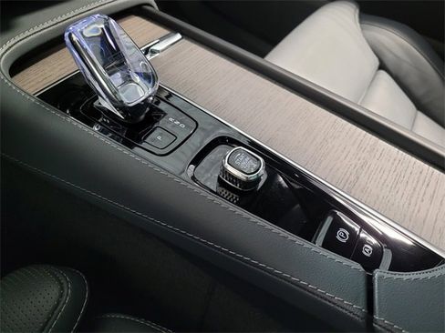 Certified 2024 Volvo XC90 B6 Ultimate w/ Lounge Package image 33