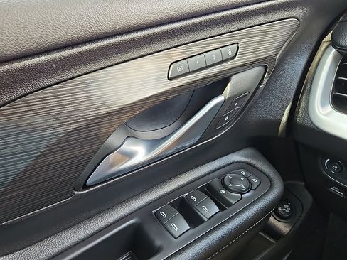 Used 2024 GMC Terrain SLT image 14