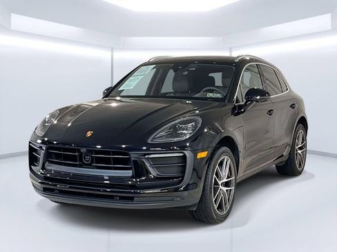 Certified 2025 Porsche Macan AWD/4WD image 1
