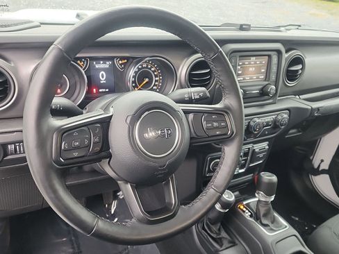 Certified 2021 Jeep Gladiator Willys image 10
