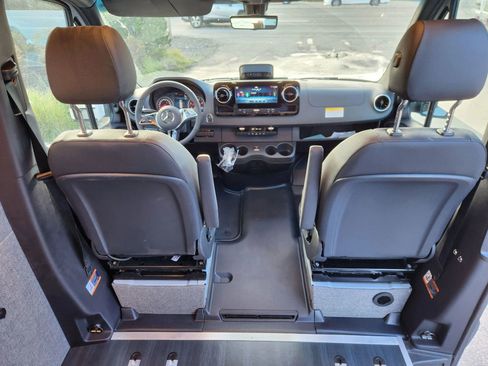 Used 2025 Mercedes-Benz Sprinter 2500 image 42