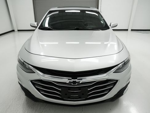 Used 2021 Chevrolet Malibu LT image 2