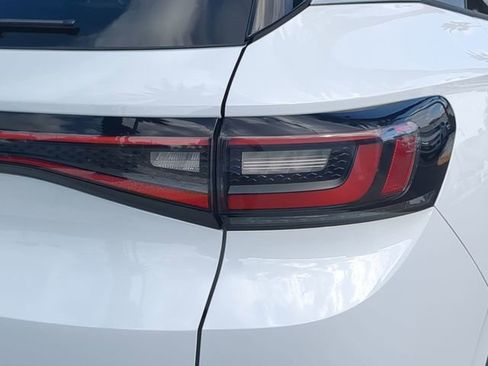 Certified 2021 Volkswagen ID.4 Pro S w/ Gradient Package image 8